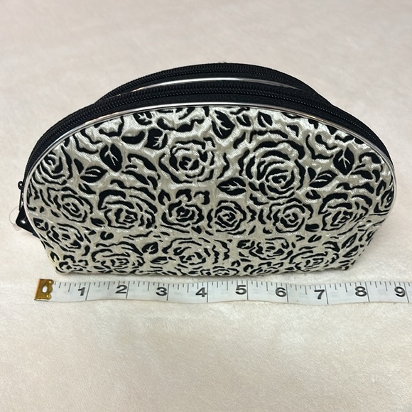 Allegro 5-Piece Rosette Pattern Cosmetic/Travel Bags - Picture 5 of 7